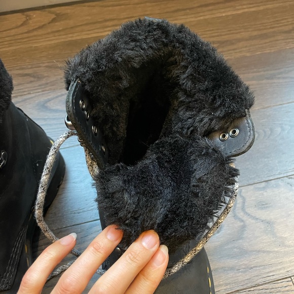 Dr. Martens Black Combat Boots Faux Fur Lined size 9 - Picture 16 of 16